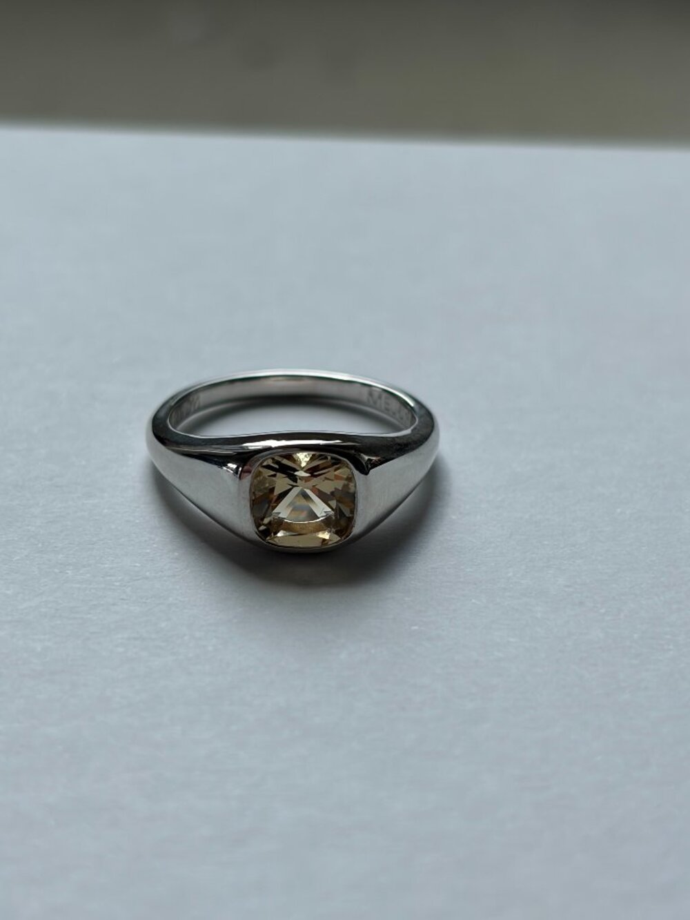 Mejuri Jude Pinky Signet Ring